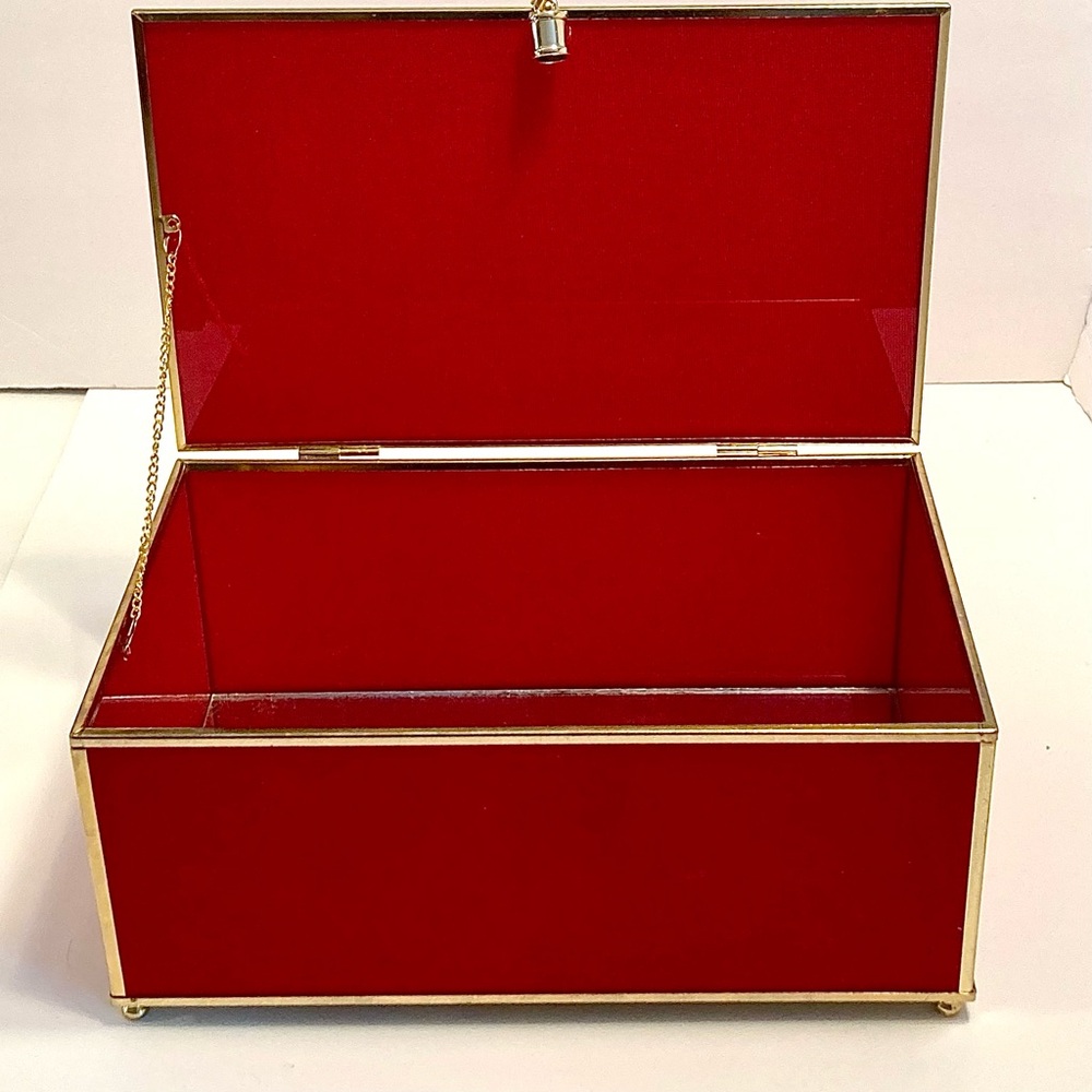 Spring Sale🌼 Jewelry treasure box red velvet 11x7x5” EUC mirrored glass 🎁